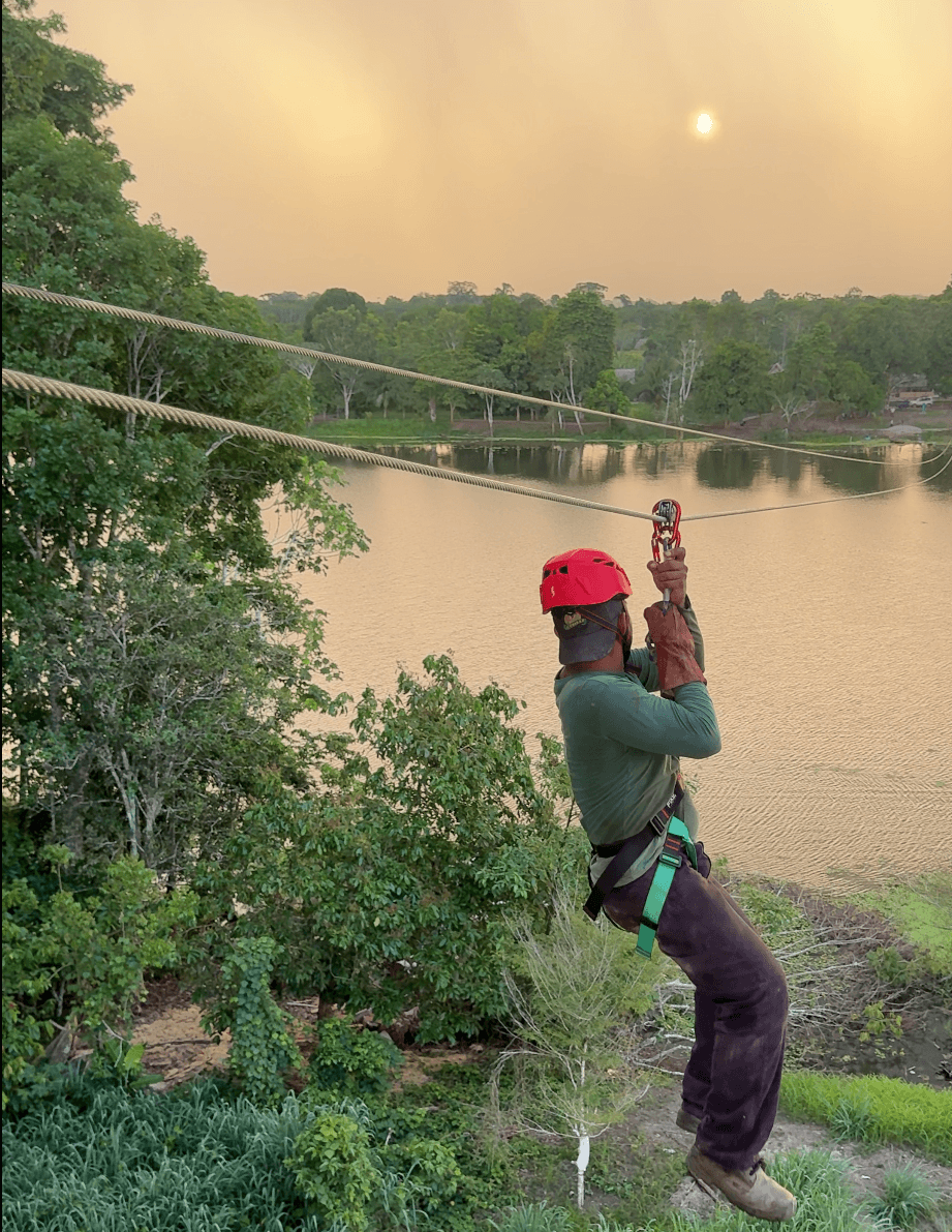Instalación de Zipline y Canopy profesional con frenos de seguridad